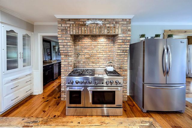 305 Oak Alley Dr, Houma, LA 70360