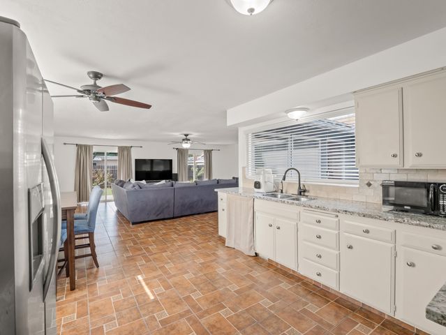 4535 N Laureen Avenue, Fresno, CA 93726