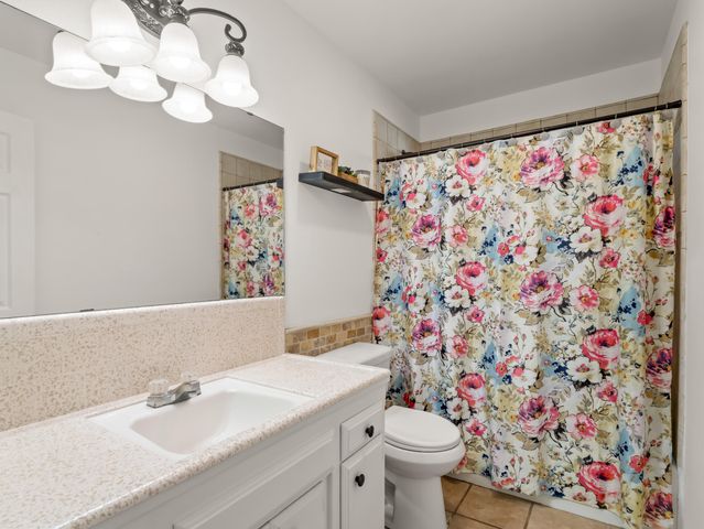 4535 N Laureen Avenue, Fresno, CA 93726