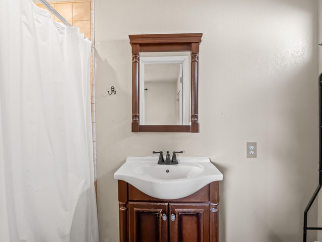 4535 N Laureen Avenue, Fresno, CA 93726