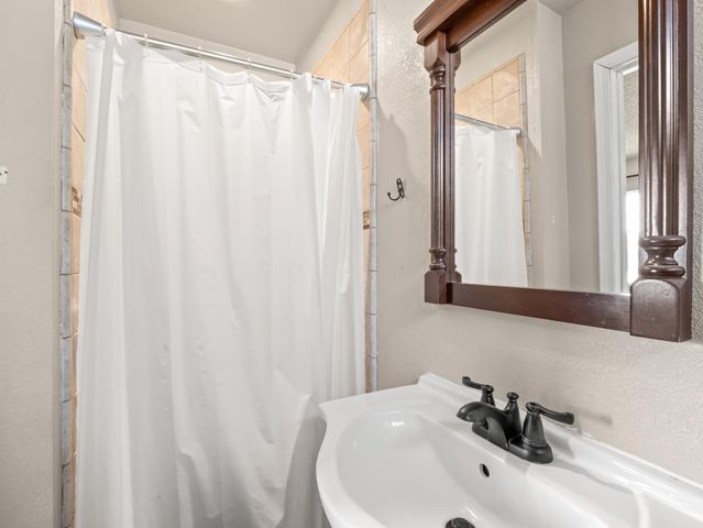 4535 N Laureen Avenue, Fresno, CA 93726