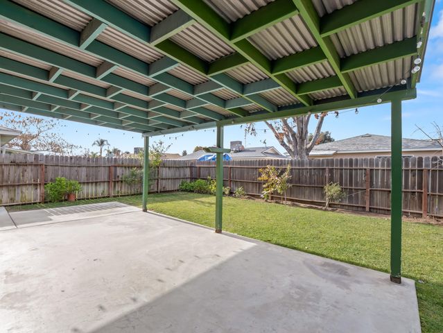 4535 N Laureen Avenue, Fresno, CA 93726