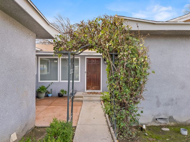 4535 N Laureen Avenue, Fresno, CA 93726