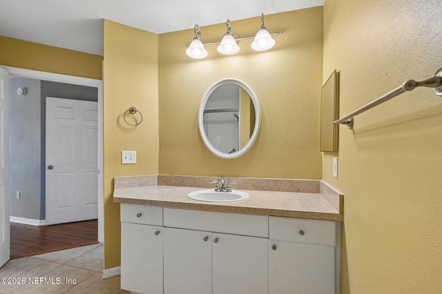 3591 KERNAN Boulevard S 208, Jacksonville, FL 32224