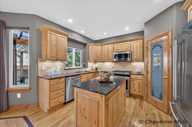 7512 ROBIN DR, Cheyenne, WY 82009