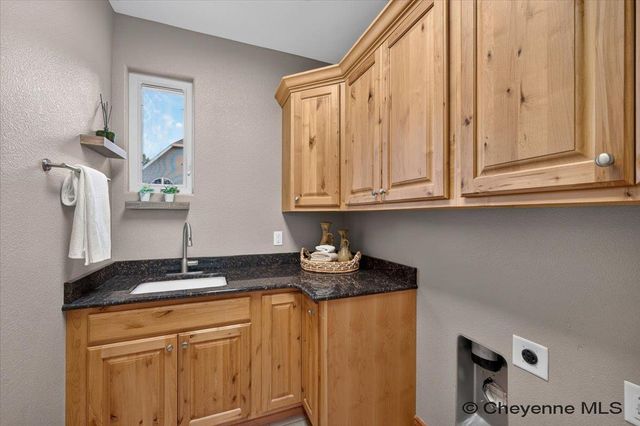 7512 ROBIN DR, Cheyenne, WY 82009