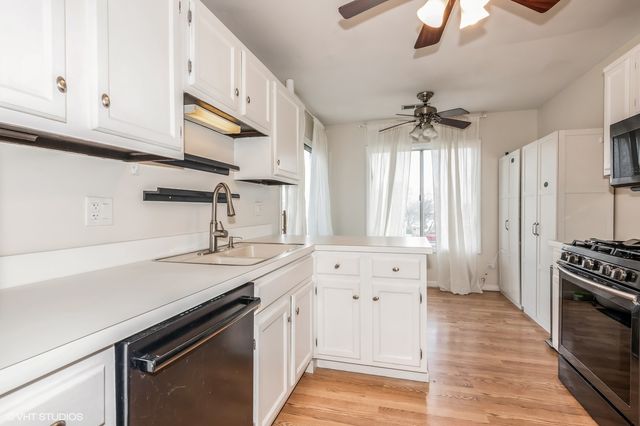 7010 Brighton Court 204, Woodridge, IL 60517