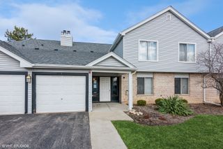 7010 Brighton Court 204, Woodridge, IL 60517