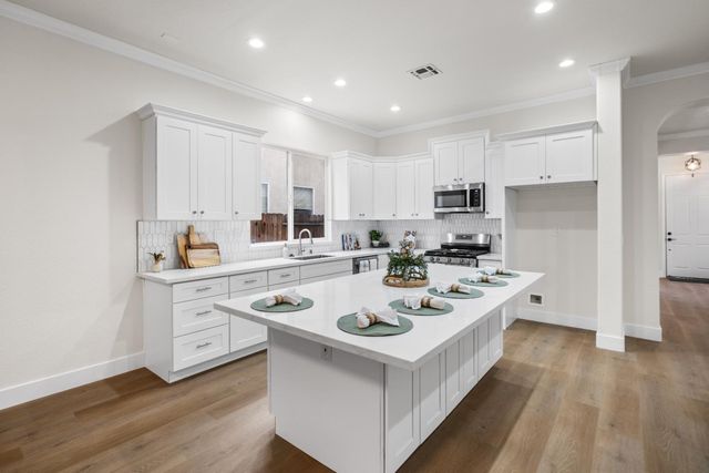 8065 Bauser Ave, Roseville, CA 95747