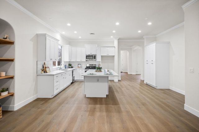 8065 Bauser Ave, Roseville, CA 95747