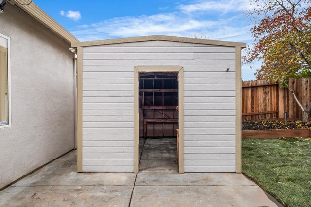 8065 Bauser Ave, Roseville, CA 95747