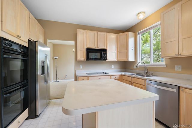 31216 Kingswood Boulevard, Novi, MI 48377