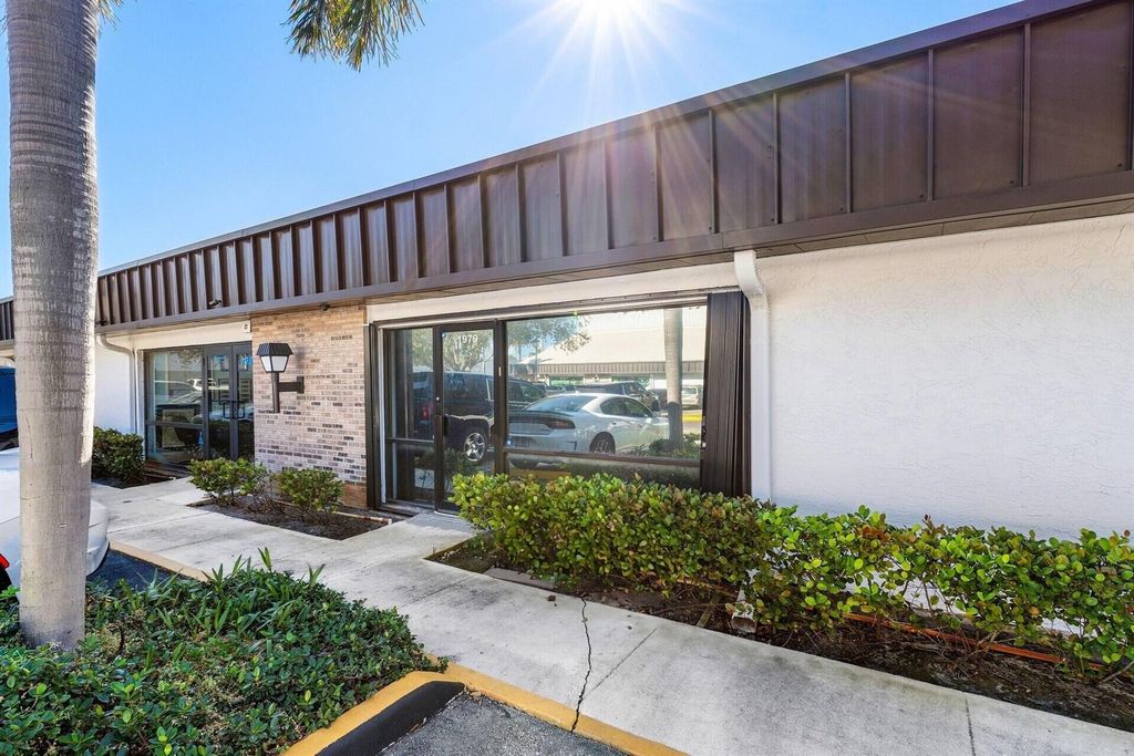 1979 10th Avenue N, Lake Worth Beach, FL 33461