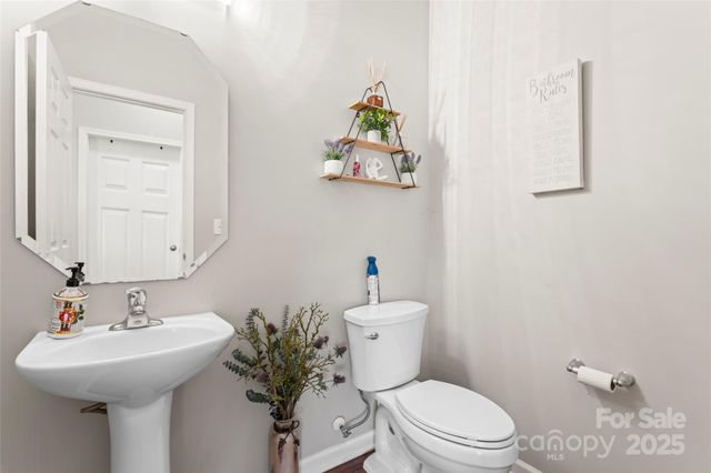 14422 Lake Crossing Drive, Charlotte, NC 28278