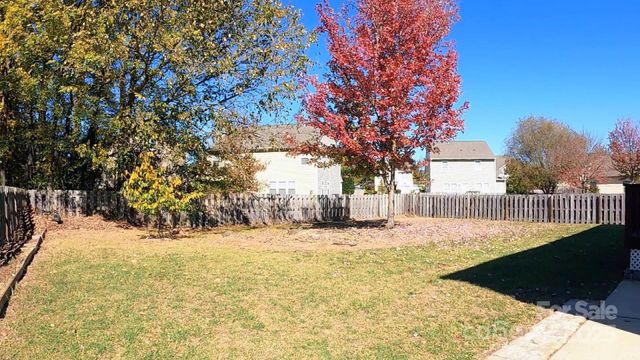 14422 Lake Crossing Drive, Charlotte, NC 28278