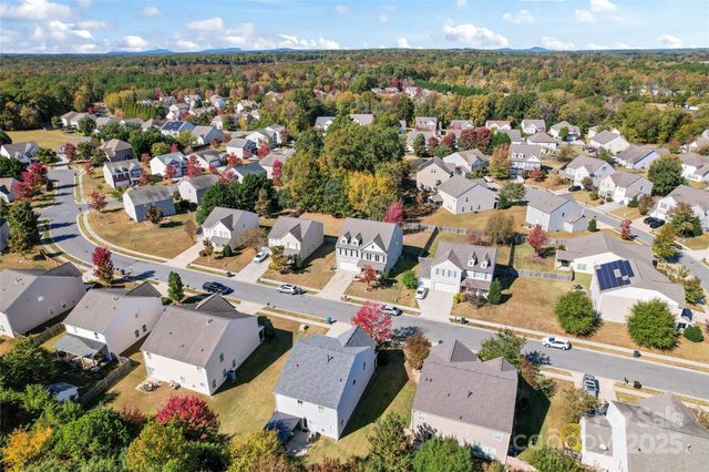 14422 Lake Crossing Drive, Charlotte, NC 28278