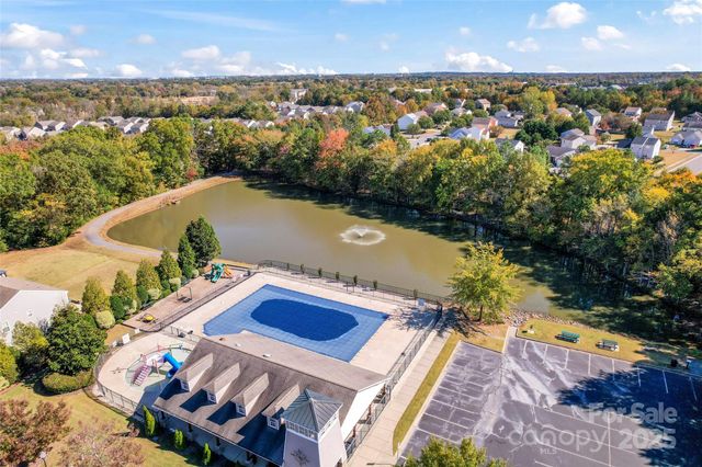 14422 Lake Crossing Drive, Charlotte, NC 28278