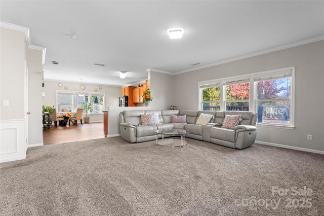 14422 Lake Crossing Drive, Charlotte, NC 28278