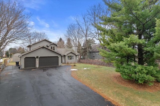 301 S Summerset DRIVE, Mount Pleasant, WI 53406