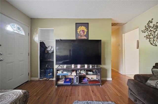 344 Hospital DR, Virginia Beach, VA 23452