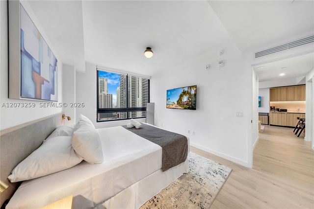 225 N Miami Ave 2005, Miami, FL 33128