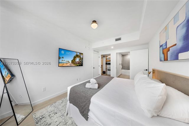225 N Miami Ave 2005, Miami, FL 33128