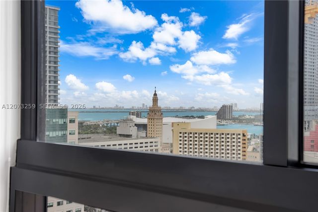 225 N Miami Ave 2005, Miami, FL 33128