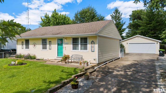 209 N LINNHILL Lane, Washington, IL 61571
