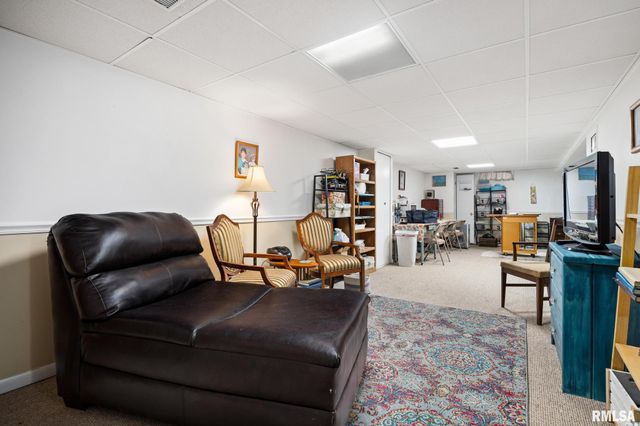 209 N LINNHILL Lane, Washington, IL 61571