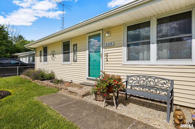 209 N LINNHILL Lane, Washington, IL 61571