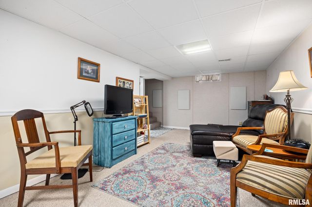 209 N LINNHILL Lane, Washington, IL 61571