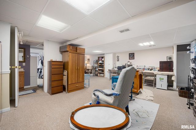 209 N LINNHILL Lane, Washington, IL 61571