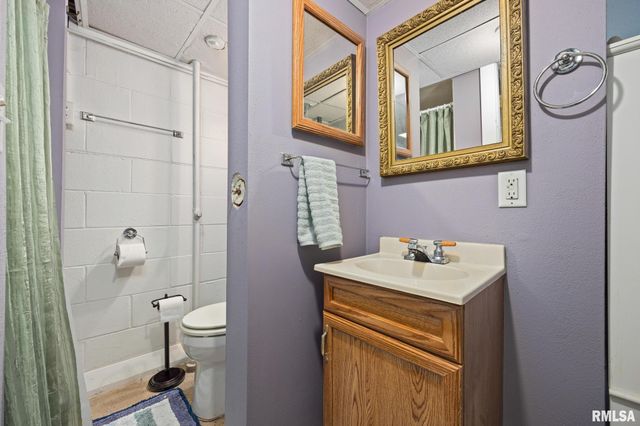 209 N LINNHILL Lane, Washington, IL 61571