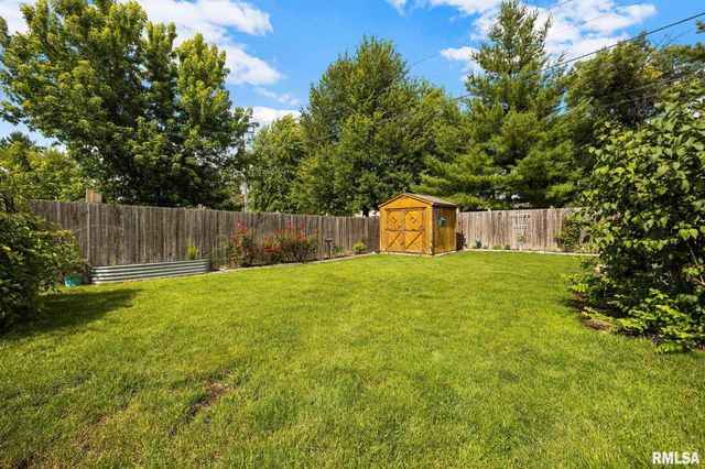 209 N LINNHILL Lane, Washington, IL 61571