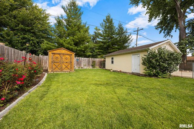 209 N LINNHILL Lane, Washington, IL 61571