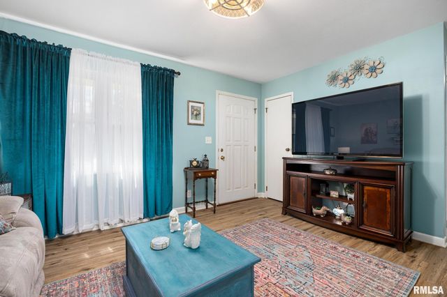209 N LINNHILL Lane, Washington, IL 61571