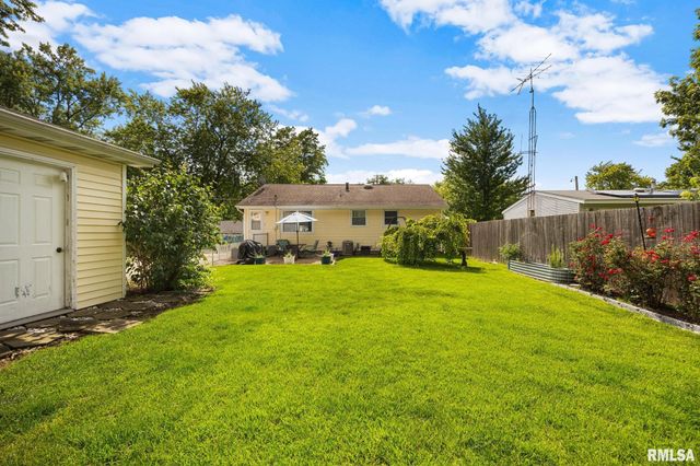 209 N LINNHILL Lane, Washington, IL 61571