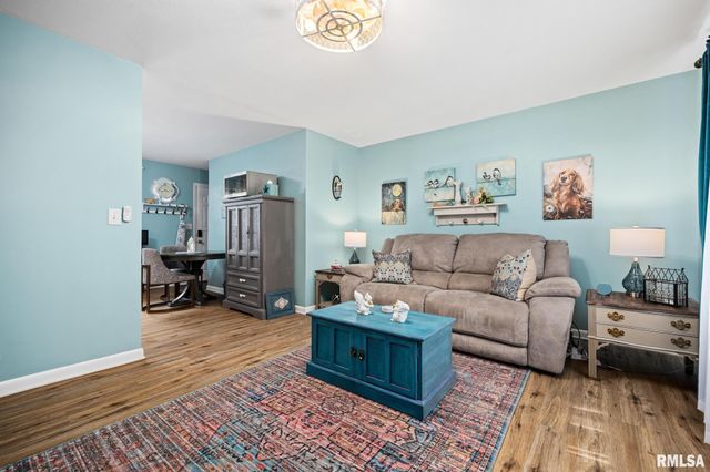 209 N LINNHILL Lane, Washington, IL 61571