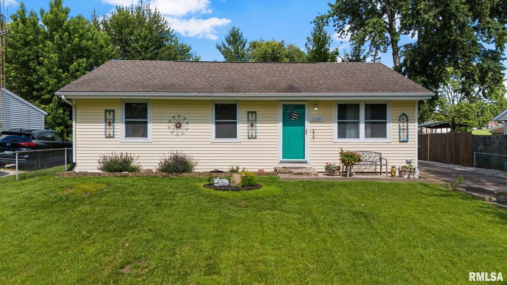 209 N LINNHILL Lane, Washington, IL 61571