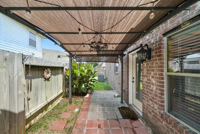 18123 Hillock Glen Lane, Cypress, TX 77429