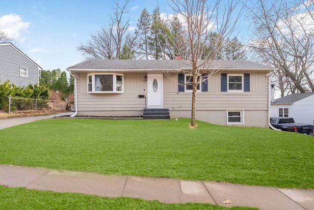 2627 Westwood Place, Davenport, IA 52804