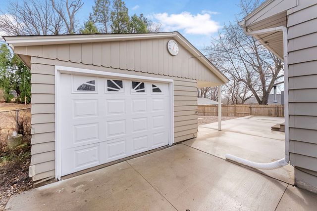 2627 Westwood Place, Davenport, IA 52804