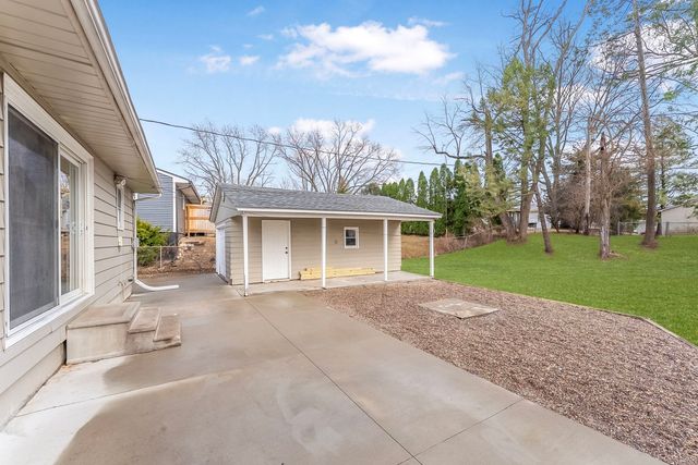 2627 Westwood Place, Davenport, IA 52804