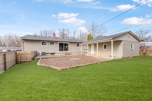 2627 Westwood Place, Davenport, IA 52804