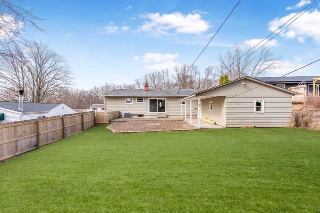 2627 Westwood Place, Davenport, IA 52804