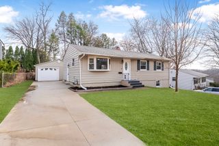 2627 Westwood Place, Davenport, IA 52804