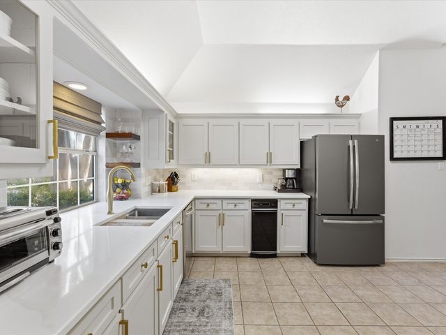 201 Coach House Circle, Fort Worth, TX 76108