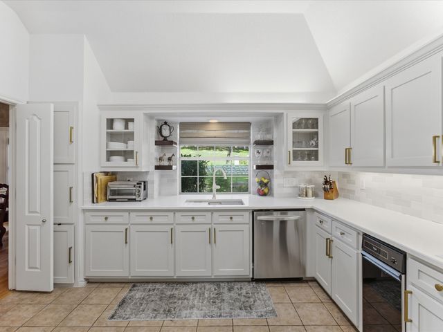 201 Coach House Circle, Fort Worth, TX 76108
