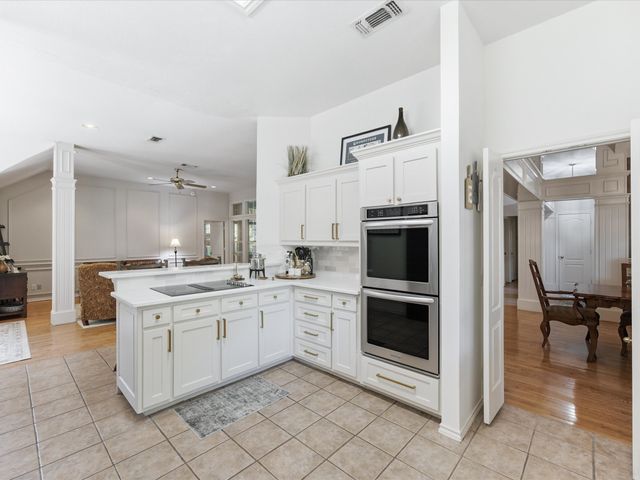 201 Coach House Circle, Fort Worth, TX 76108