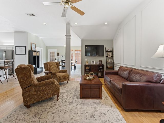 201 Coach House Circle, Fort Worth, TX 76108